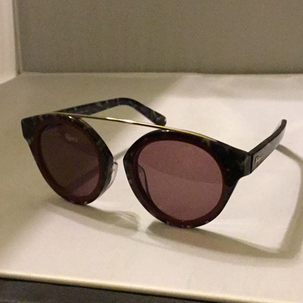 COPY - SALVATORE FERRAGAMO SUNGLASSES. - Picture 8 of 9